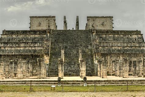 De Tempelceremonie van Chichén Itzá: Een Mysterieuze Omgang met de Sterren en een Machtsspel tussen Godsdiensten