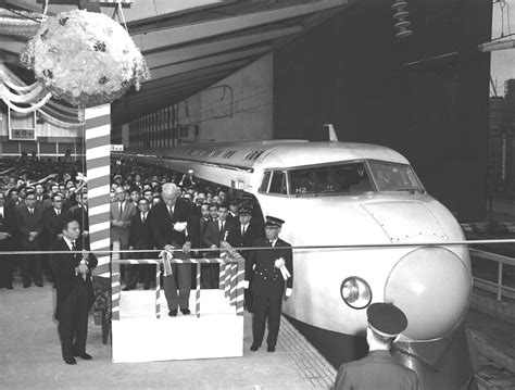 De Tokaido-Shinkansen: Inauguratie van de eerste hogesnelheidslijn en een revolutie in Japans treinverkeer